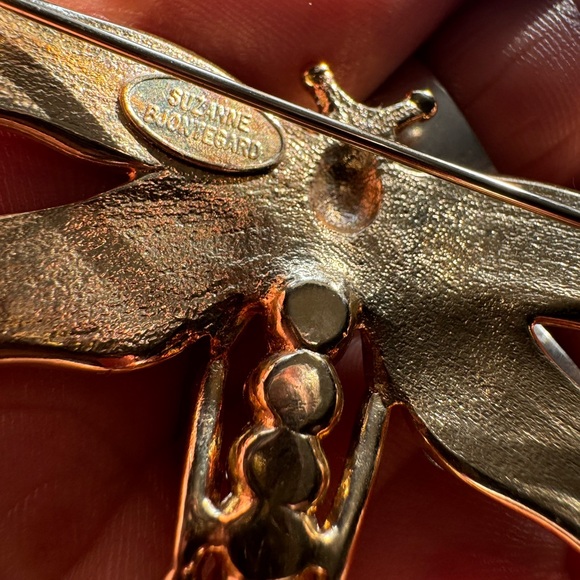 Signed Suzanne Bjontegard rhinestone brooch. - Picture 5 of 6